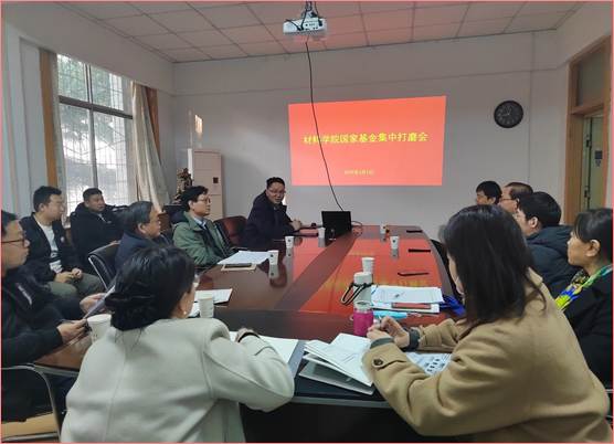 会议室里的人们 AI-generated content may be incorrect.